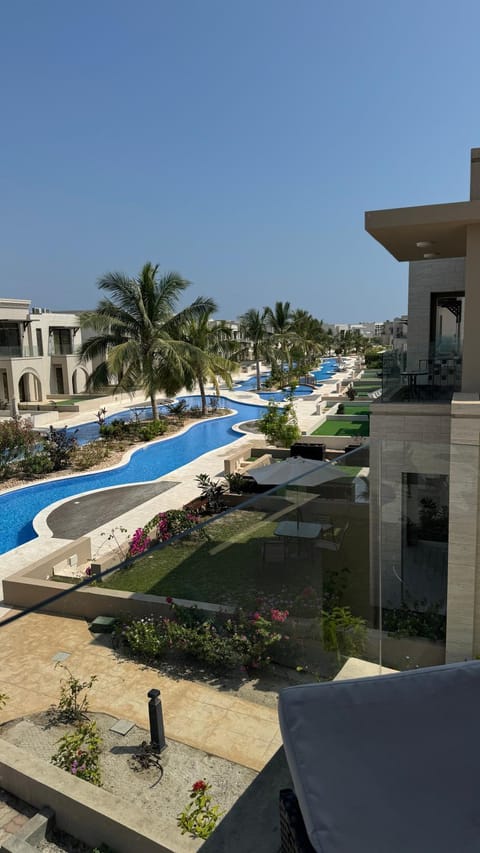 Pool view, Swimming pool, sunbed