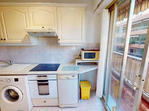 Spacieux 2P centre Menton avec terrasse, clim et parking privé - FR-1-196-370 Apartment in Menton