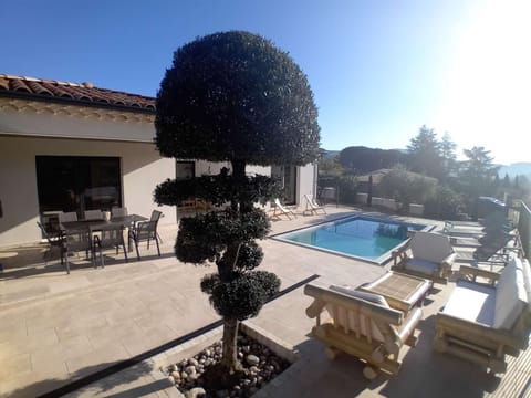 Villa moderne avec piscine privée, climatisée, proche centre Vallon Pont d'Arc - FR-1-382-216 House in Vallon-Pont-d'Arc