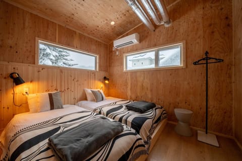 Bed, Photo of the whole room, Bedroom, air conditioner