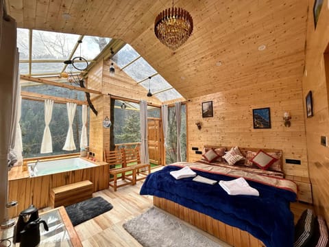 Bed, Hot Tub, Bedroom