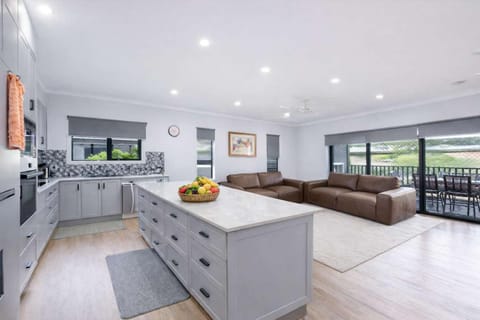 Kitchen or kitchenette, Living room, Seating area, Dining area, dishwasher, oven, stove