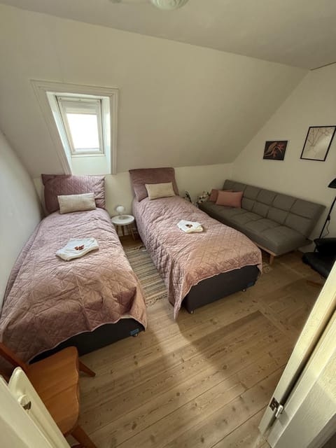 Meget central, fri parkering, 4-7 personers overnatningssted Apartment in Central Denmark Region