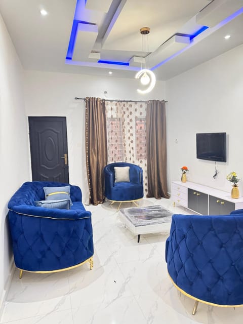 TV and multimedia, Living room, Seating area, Evening entertainment