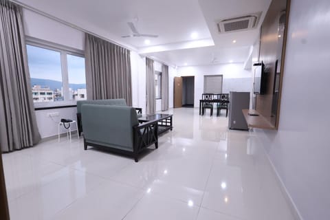 TV and multimedia, Kitchen or kitchenette, Living room, Seating area, Dining area, minibar, air conditioner