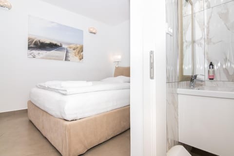 Thomas's cozy room with Breakfast Apartment in Piran