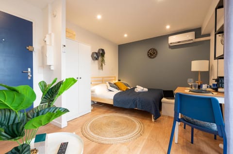 Bed, Photo of the whole room