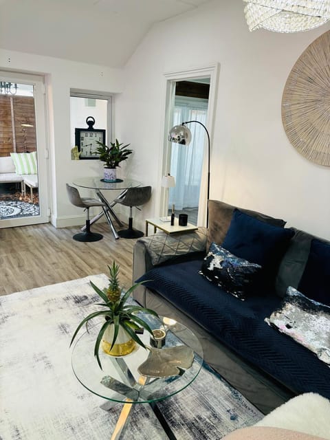 Patio, Living room, Seating area, Dining area