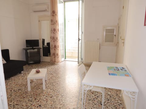 Day, TV and multimedia, Balcony/Terrace, Living room, Seating area, On site