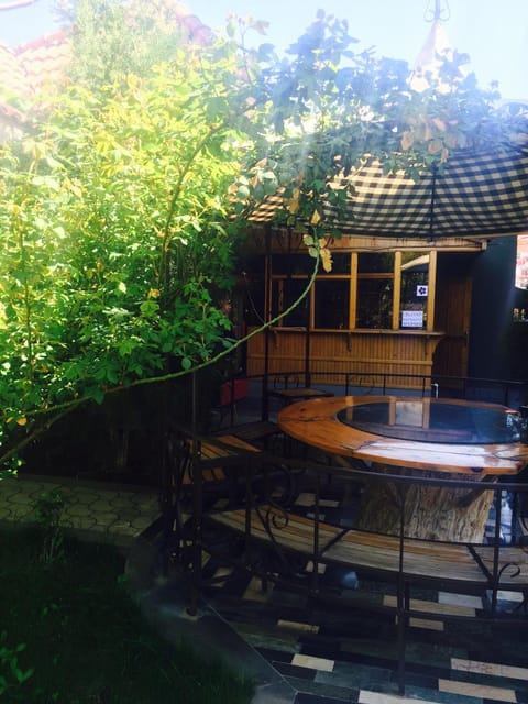 Restaurant/places to eat, Garden view
