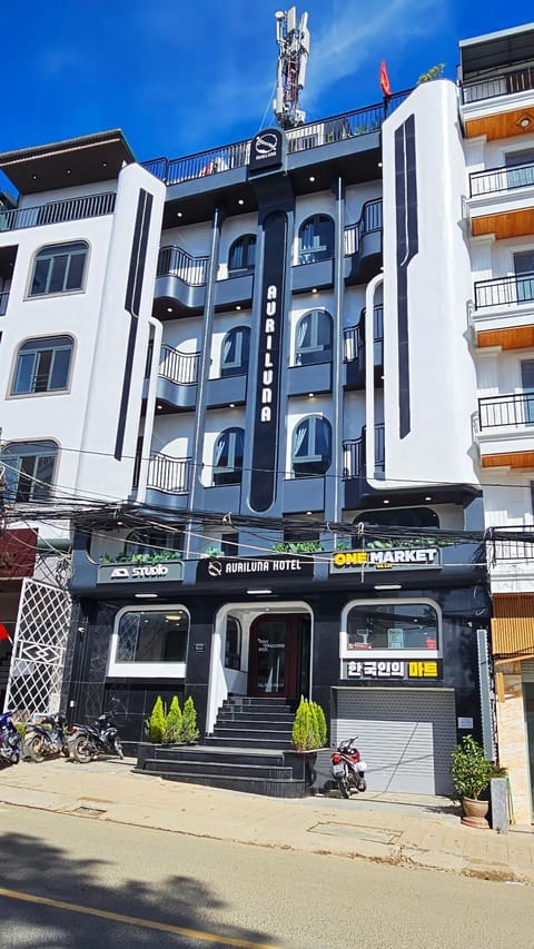 Property building, Day, Parking