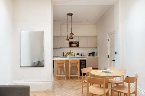 Dining area, kitchen
