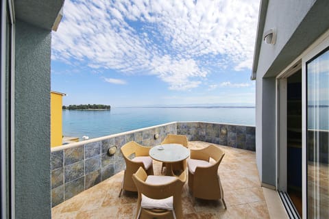 Balcony/Terrace, Seating area, City view, City view, Garden view, Sea view, Sea view, Street view