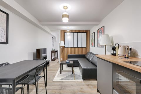 TV and multimedia, Coffee/tea facilities, Seating area, Dining area