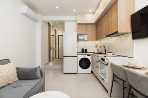 TV and multimedia, Coffee/tea facilities, Living room, Seating area, microwave, oven, washing machine, washing machine, air conditioner, air conditioner