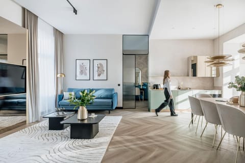 TV and multimedia, Living room, Seating area, Dining area