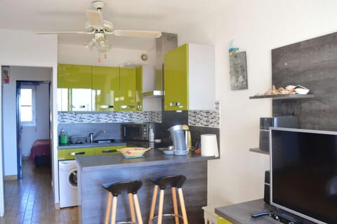 Kitchen or kitchenette, Living room
