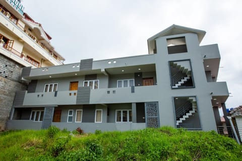 Property building, Day, Garden, Garden, Balcony/Terrace, Garden view