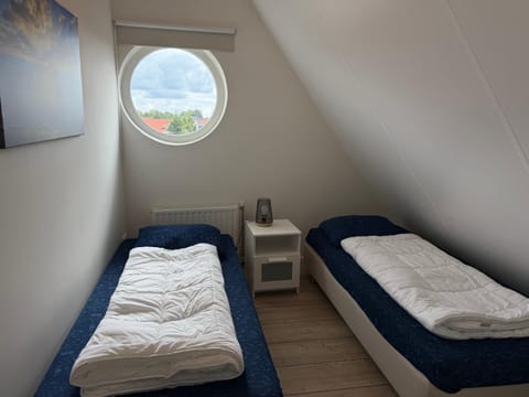 Weststraat 20 - Ouddorp - Appartement Kompas 3P Apartment in Ouddorp