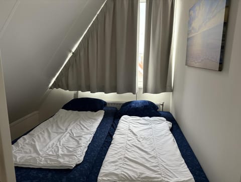 Weststraat 22 - Ouddorp - Appartement West 3P Apartment in Ouddorp