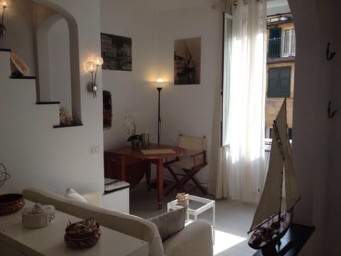 Decorative detail, Seating area