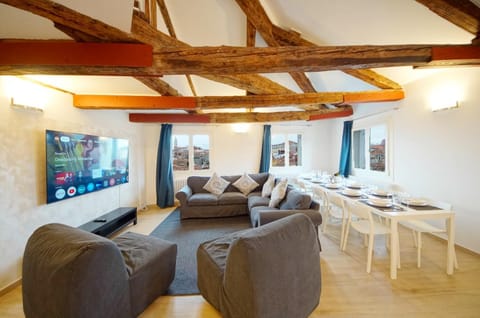 Living room, Seating area