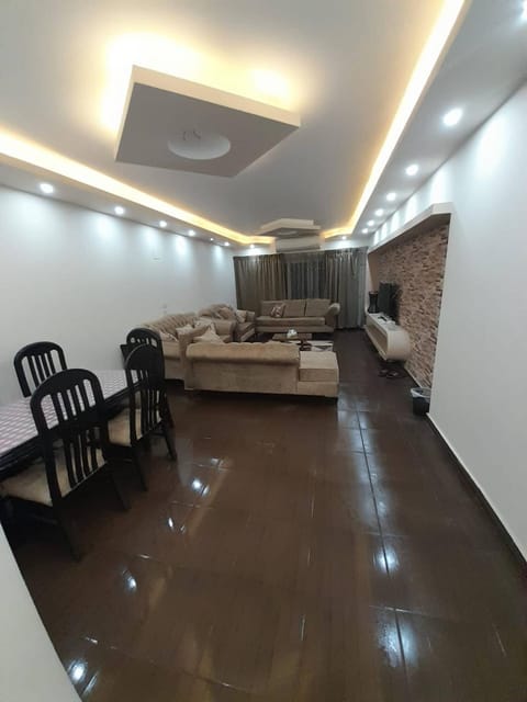 Communal lounge/ TV room, TV and multimedia, Living room, Seating area, Dining area