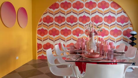 Dining area, internet