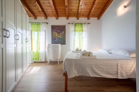 Bed, Photo of the whole room, Bedroom, towels, wardrobe