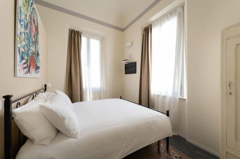 Bed, TV and multimedia, Photo of the whole room, Evening entertainment, Bedroom