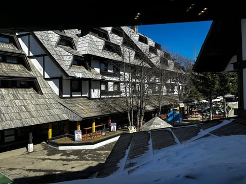 Property building, Day, Neighbourhood