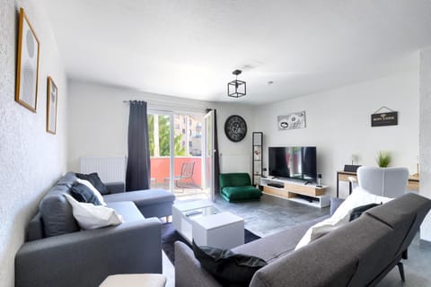 Communal lounge/ TV room, TV and multimedia, Seating area