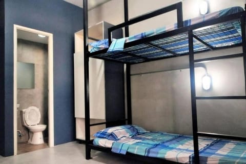 Shower, Toilet, Bed, Bathroom, Photo of the whole room, Bedroom, bunk bed, towels