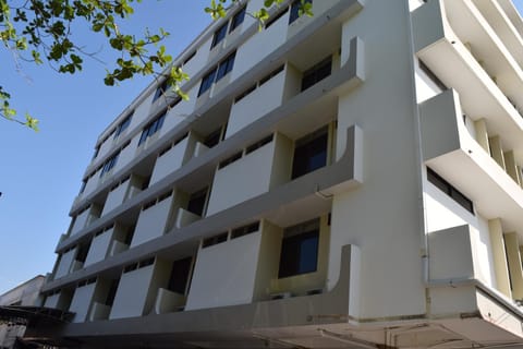 Facade/entrance, View (from property/room)