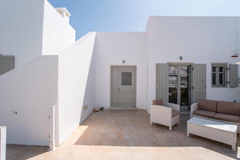 Piperi On The Rocks Villa in Naousa