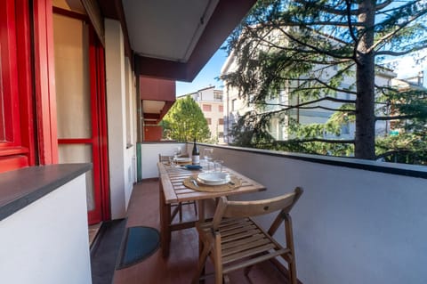 Day, View (from property/room), Balcony/Terrace, Living room, Seating area, Dining area, Garden view