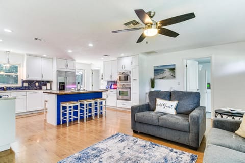 Pool and Patio Paradise! Largo Escape 4 Mi to Beach House in Largo