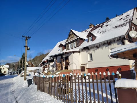 Property building, Day, Neighbourhood, Winter, Street view