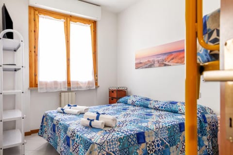 On the notes of the sea House in Follonica