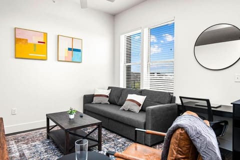 Luxurious New Unit 1Bd1Ba Pool, Golf Sim Apartment in Austin