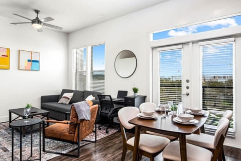 Luxurious New Unit 1Bd1Ba Pool, Golf Sim Apartment in Austin