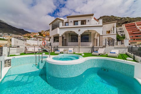 Day, Mountain view, Pool view, Swimming pool, sunbed