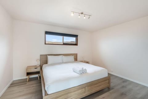 Expansive River-View Oasis House in Tasmania