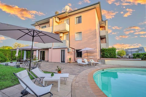 Property building, Natural landscape, Garden view, Pool view, Swimming pool, sunbed