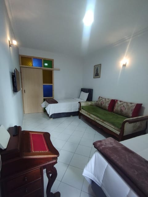 Bed, TV and multimedia, Photo of the whole room, Seating area, Bedroom