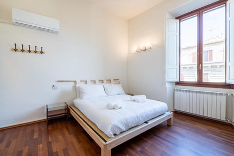 Bed, Photo of the whole room, Bedroom, internet, towels, air conditioner