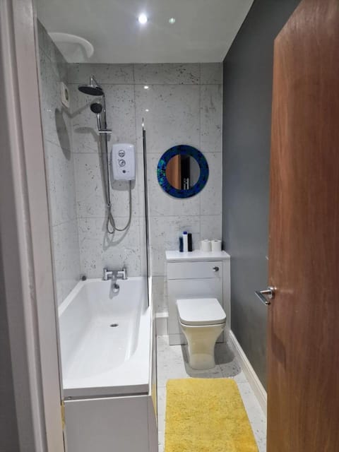 Shower, Bathroom, towels