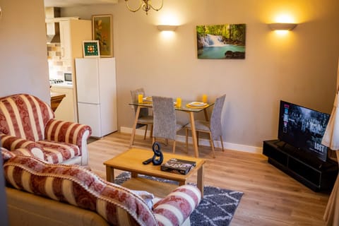 Communal lounge/ TV room, TV and multimedia, Living room, Dining area