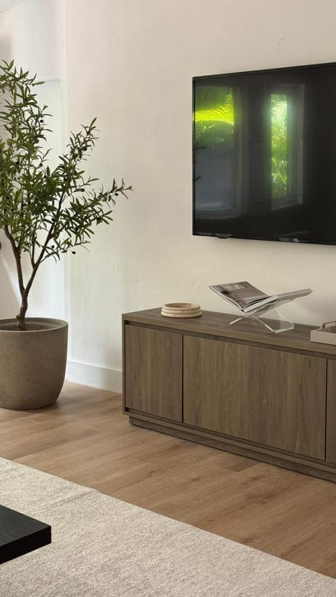 POOL & BBQ with the family House in Biscayne Park