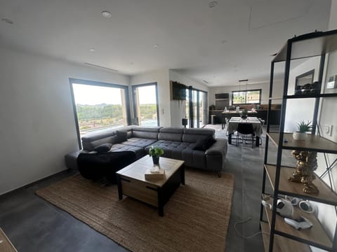 Magnifique maison de village avec piscine chauffée et jacuzzi Villa in Provence-Alpes-Côte d'Azur